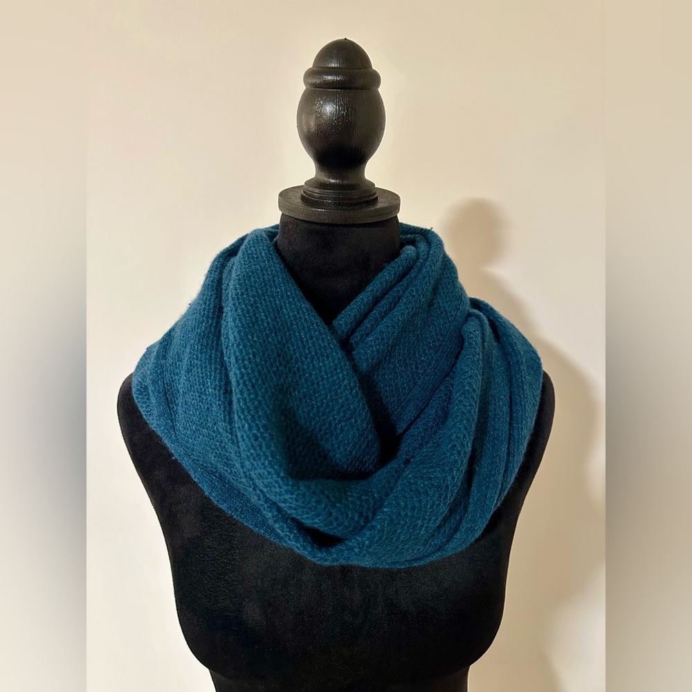100% Cashmere Infinity Scarf Blue